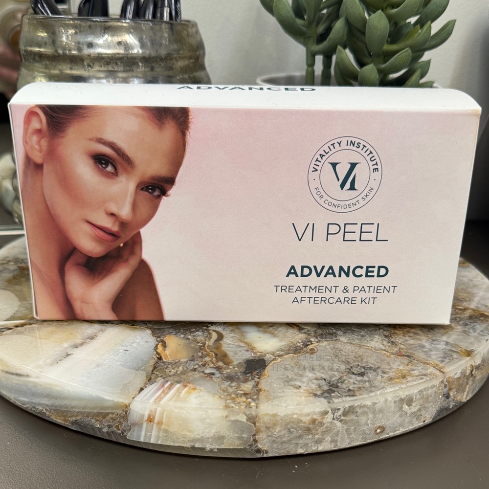 Vi Peel Advanced Treatment & Aftercare Kit expires 2/26
